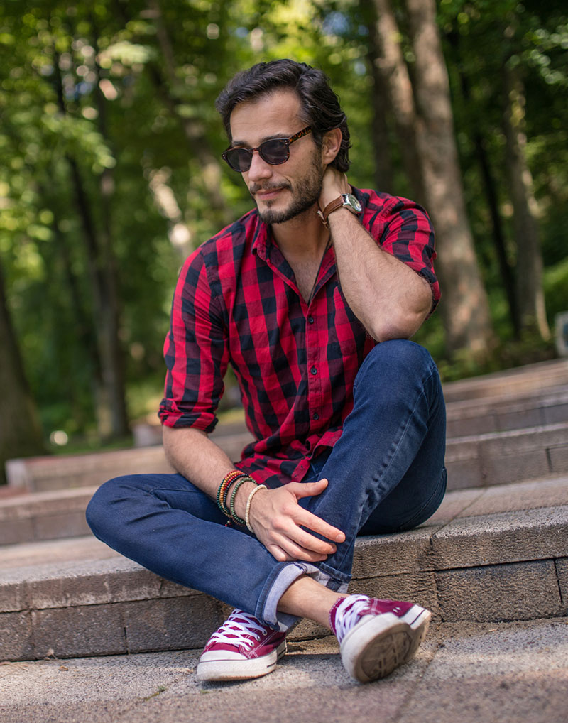 Mężczyzna w okularach